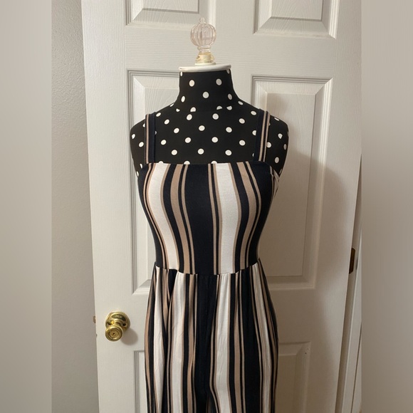 Forever 21 romper jumpsuit. Exc Condition. - Picture 2 of 6